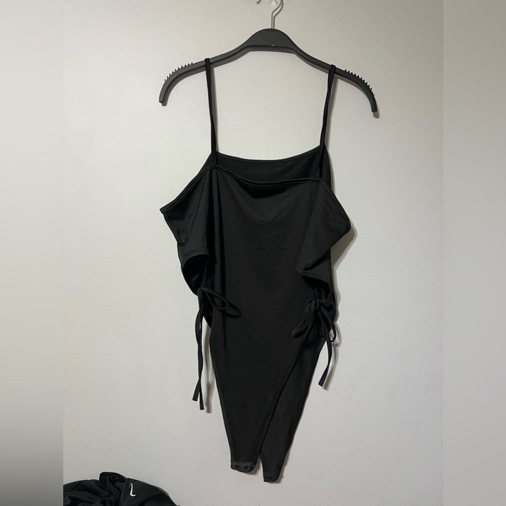 Bodysuit with ties on the side
